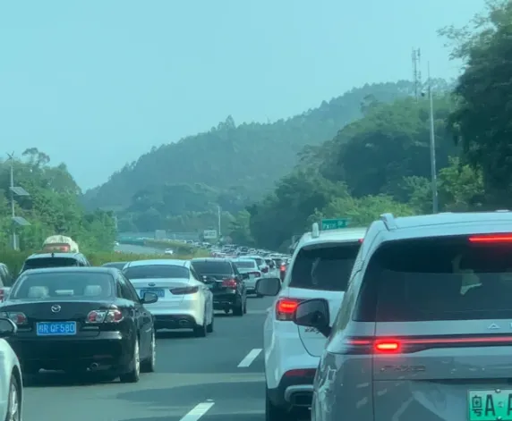 高速过路费转油费已成定局？专家说法太坑人，车主：不跑高速的吃大亏了