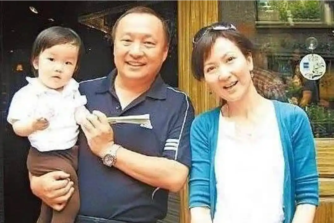 34岁女网红甘当小三9年,金主是66岁富豪,5年4胎原配不知情?