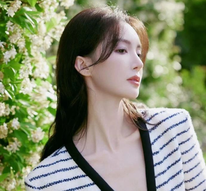 金晨的恋情够吃1年的瓜，太离谱！