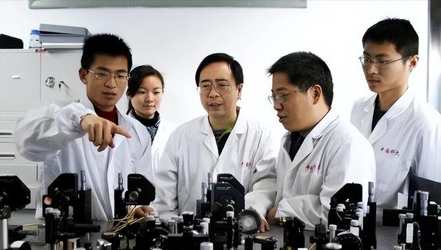 连续不断指责华为赞美美国,这样的专家到底要干什么?