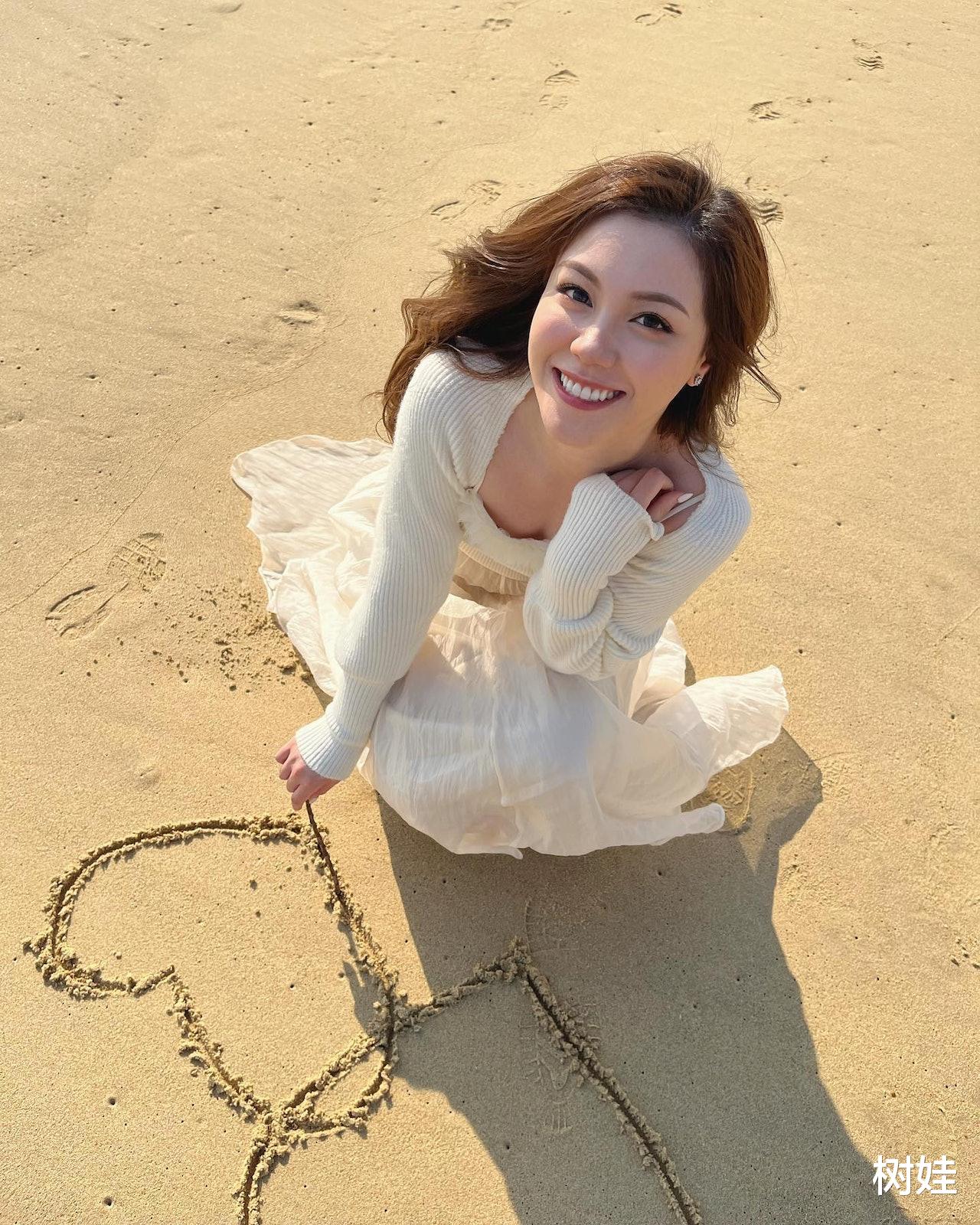 34岁港姐冠军入行10年黯然离巢,近十年冠军三人离巢,仅两人上位