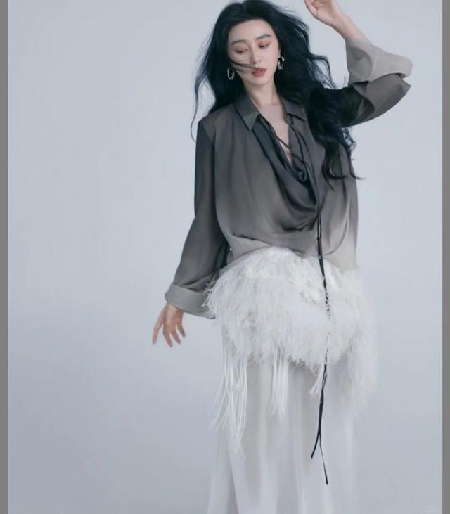 范冰冰再登海外杂志封面 这是42岁女人的状态吗?素雅又松弛!