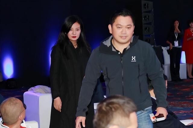 赵薇母亲魏启颖：儿子离婚分走5.2亿，女儿消失荧屏，丈夫也去世