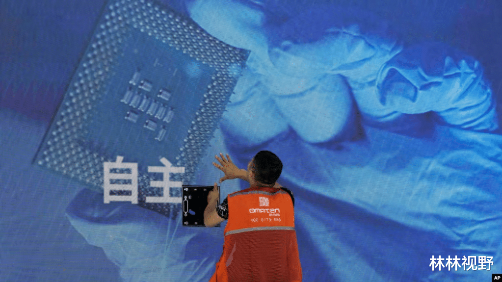 中国官宣最新光刻机!西方的阴谋破产,美荷科技霸主地位受冲击!