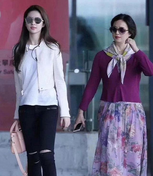 刘亦菲母亲65岁了 最新照片公开 网友对她的美丽赞叹不已