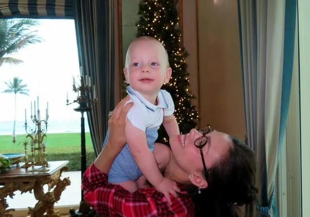 贝克汉姆为跟大布团聚，一家在迈阿密5. 8亿豪宅过节，小七站C位