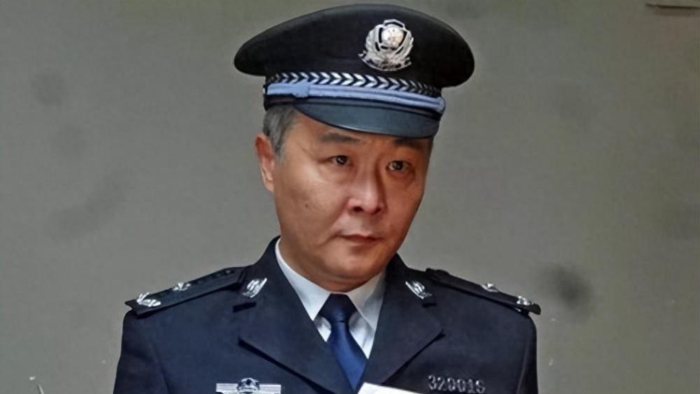 他是一个不红的老戏骨，现在59岁，演技越来越好，看完气得牙根疼