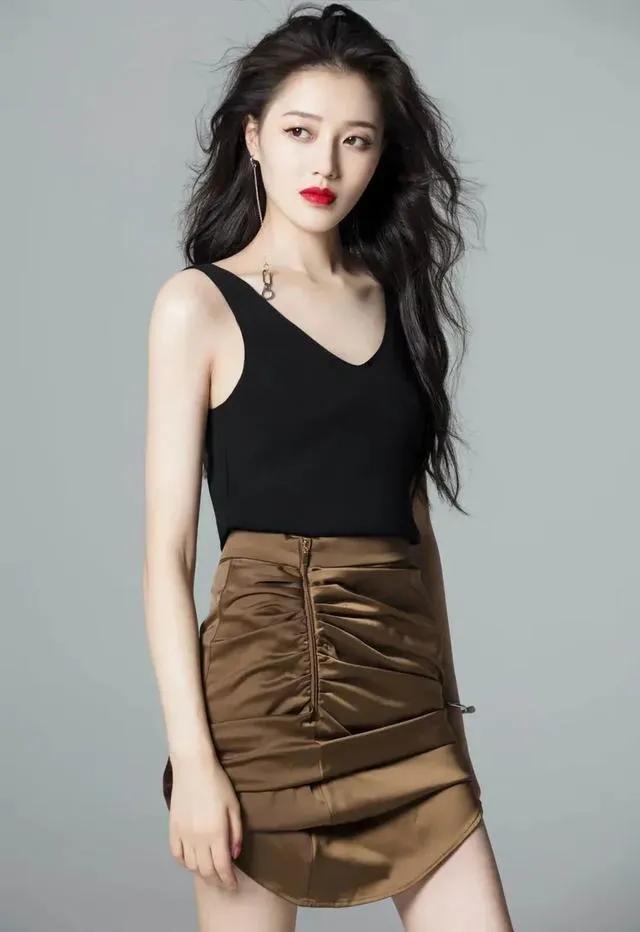 王秀竹,171身高,俊的出格