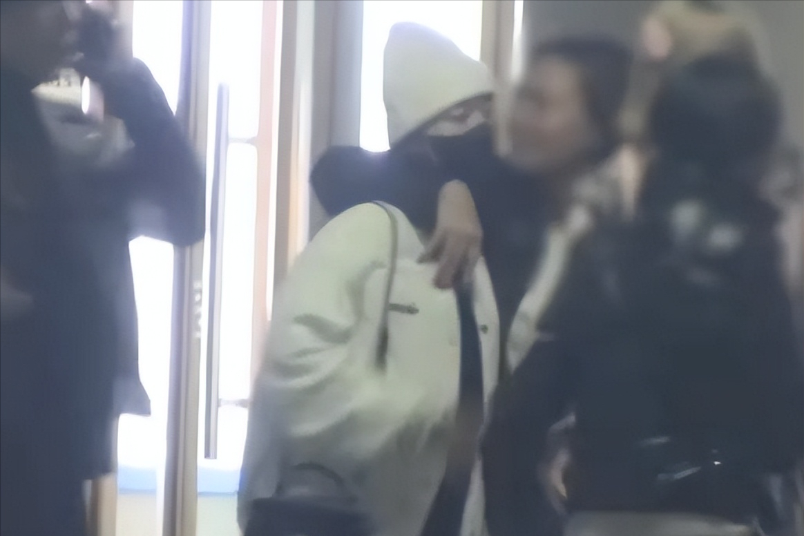 吴谨言挺着孕肚“骑虎难下”：证据越来越多，生怕成为第二个张檬