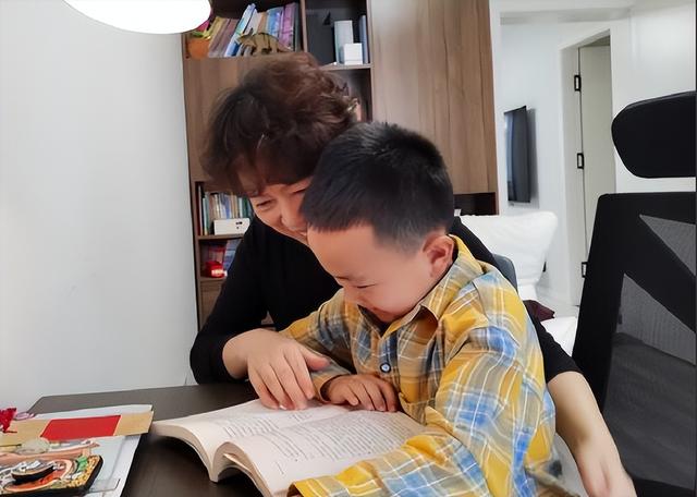 8年前,那个3岁识三干字、6岁夺央视冠军的神童王恒屹,如今怎样