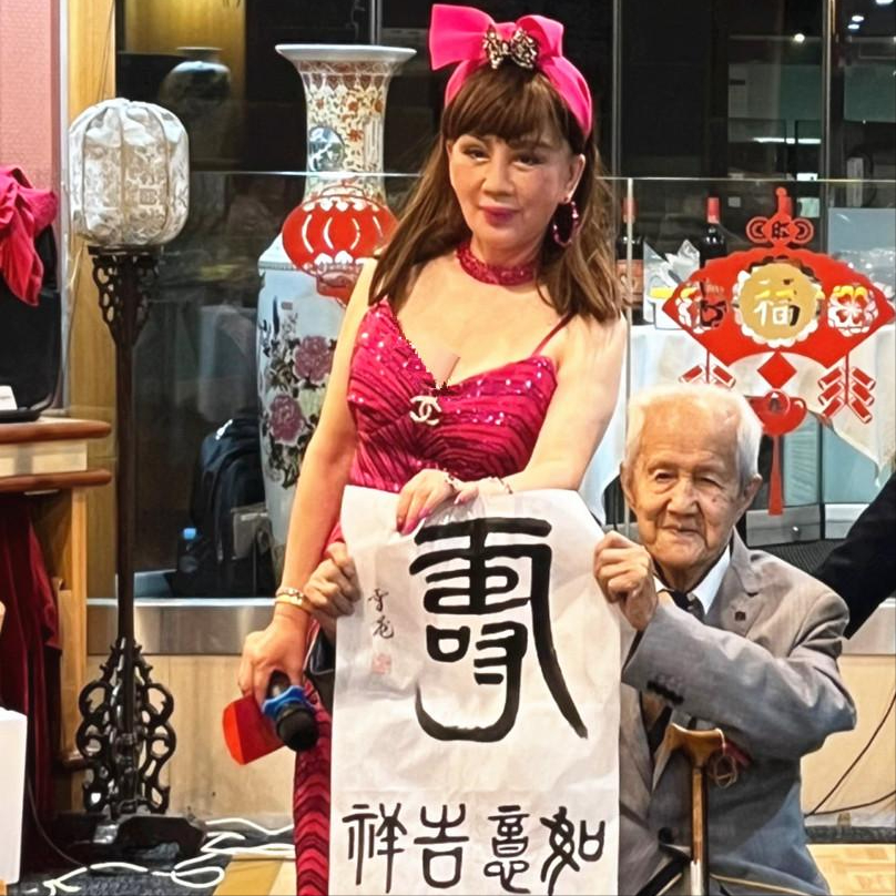 她被誉为中国第一美妇,为显年轻28年不近男色,如今66岁状态惊人