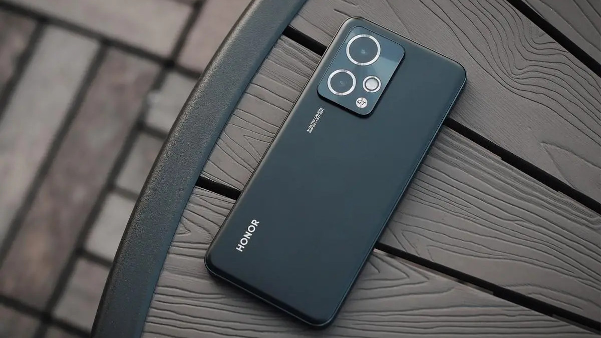 5000mAh+100W快充，骁龙8Gen2加持，荣耀清仓跳水1011元