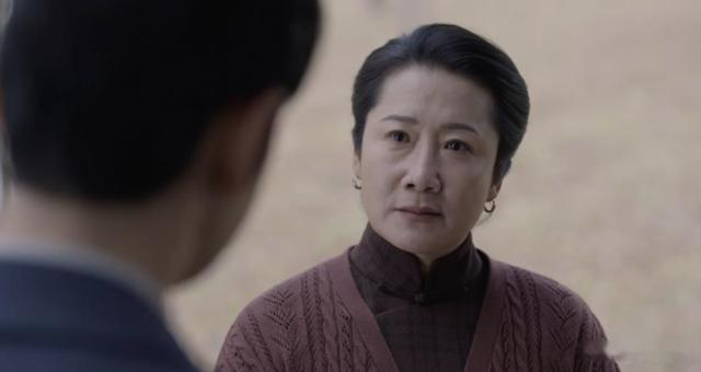 再看《伪装者》:才懂明诚的养母桂姨,为何拼死也要让明家毁灭