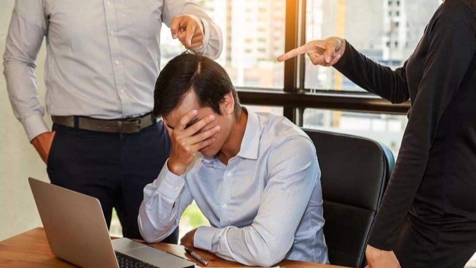 职场上，永远不要相信你的同事，尤其要警惕这三种话