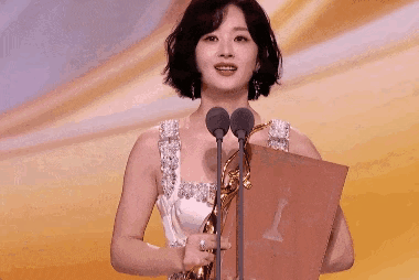 “封后”的赵丽颖最新近照曝光,面相大变,网友惊呼:已经不是当