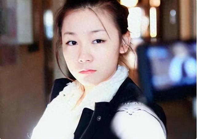 90后人大才女,不顾批评做裸模,衣不蔽体接受采访,如今怎样了