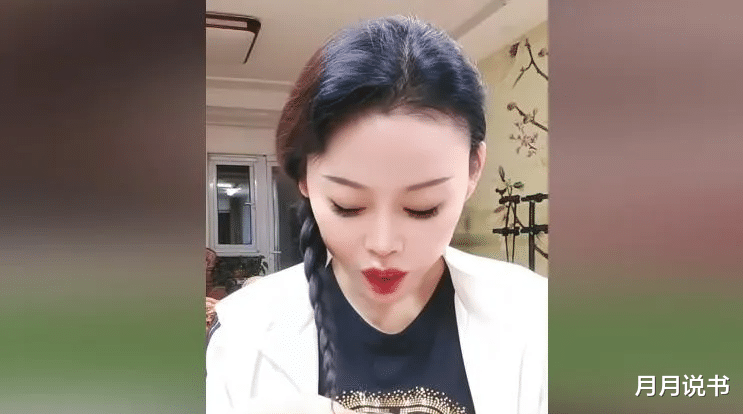 曝65岁毕福剑老来得子，好友草帽姐出言证实，如今忙着接商演赚钱