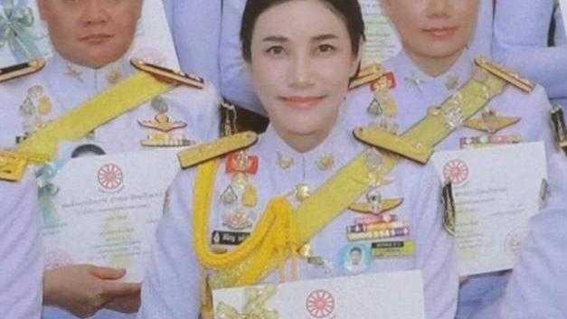 诗妮娜贵妃刷存在感，在社交平台晒毕业证书，复宠已经胜券在握