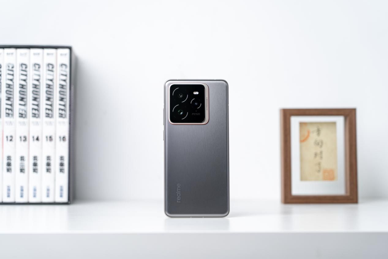 不到四千入手骁龙8至尊版?真我GT7 Pro首发评测:游戏长焦两手抓