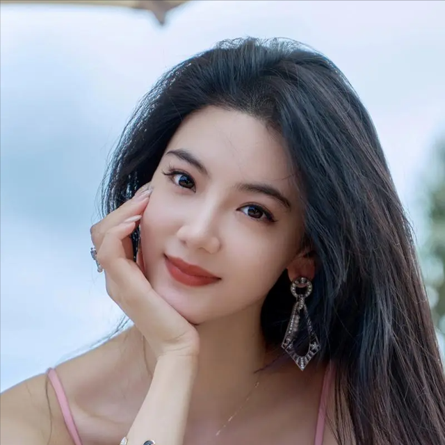 张嘉译的7个“女儿”,前5个都越来越火,唯独她渐渐被遗忘