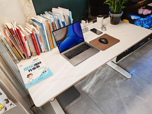 用光保護(hù)視力，米家立式學(xué)習(xí)燈Pro，孩子學(xué)習(xí)路上的貼心伙伴