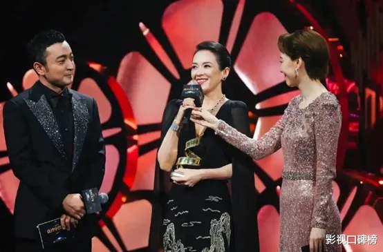 章子怡带儿子工作秀小蛮腰，暴露肚皮松弛，妊娠纹明显