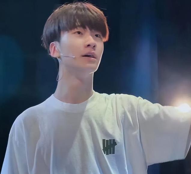 《爸爸去哪儿》五位萌娃现状,王诗龄16岁开大劳,kimi帅到认不出