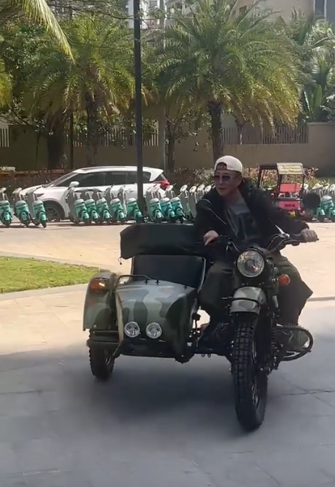 王楠一家去海南过年，坐私人飞机住海景别墅，笑笑在地摊上买水果