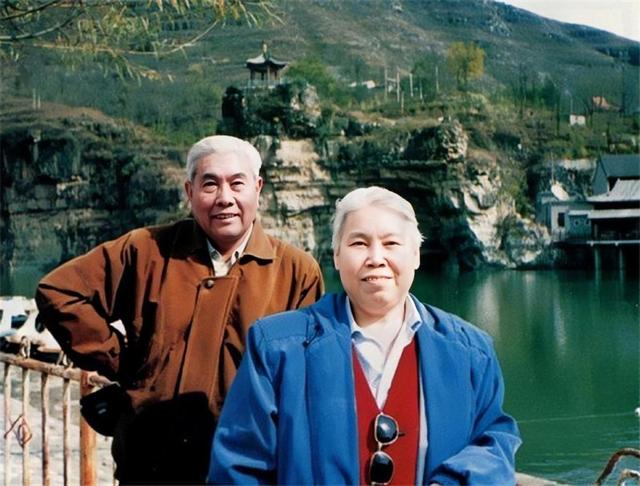 八一厂男星李炎:银幕高干专业户,与妻子恩爱一生,70岁因病去世