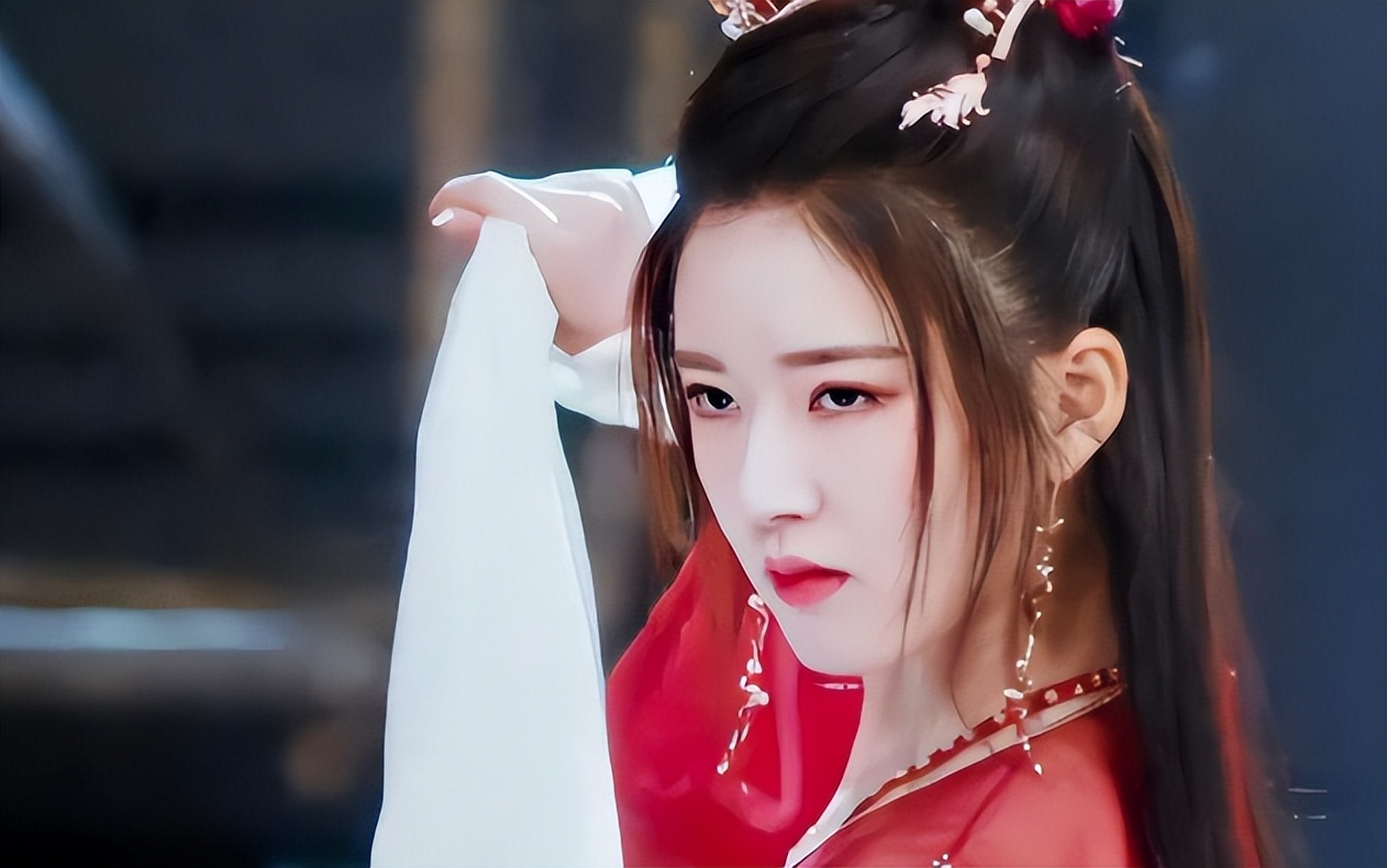 墨雨云间：出场就把所有人看呆，这是古装片“头牌”该有的样子？