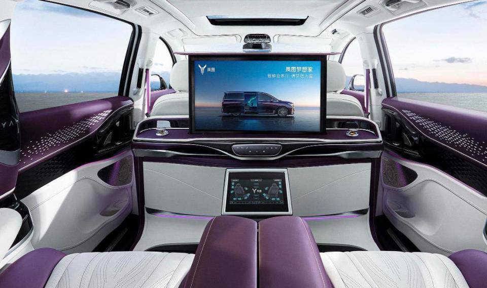 全球首款大型豪华新能源MPV,续航1400公里,叫板腾势D9,月销破万