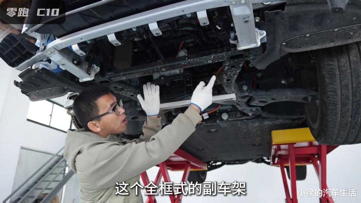 零跑C10和深蓝S05拆车对比：别说自己硬，用料见真心