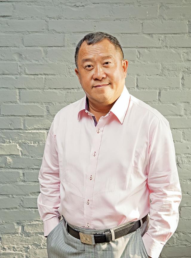 71岁晚节不保？曾志伟和乔妹的合照，扯下了娱乐圈“遮羞布”