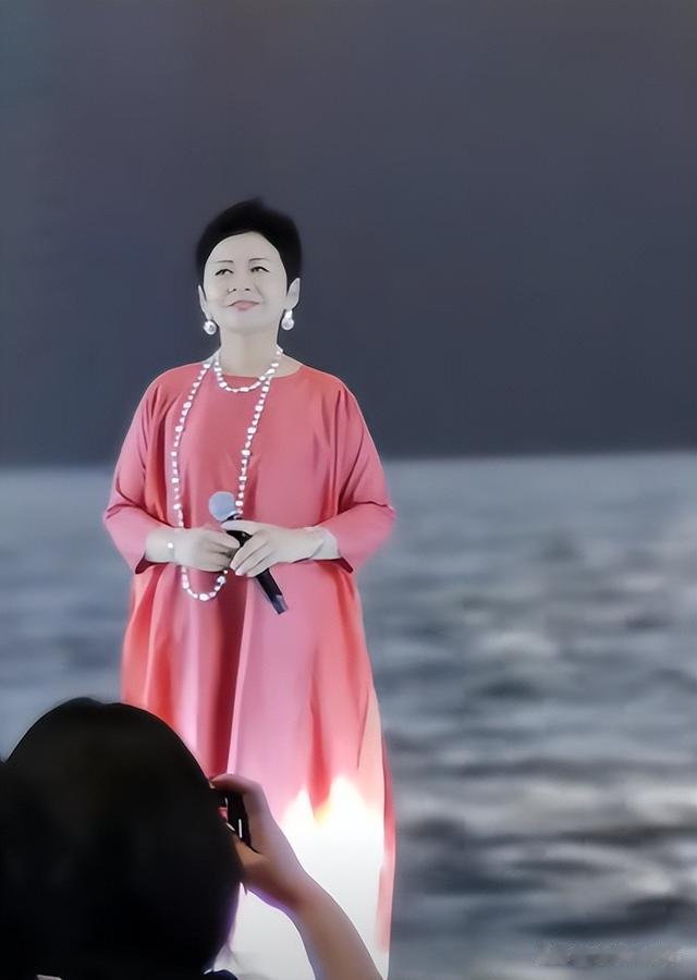 春晚|董文华：上春晚14次，因绯闻被资本雪藏，如今逆风翻盘成人生赢家