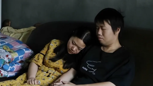 90后夫妻已经彻底撑不下去了，“缺钱”正在榨干中国下一代