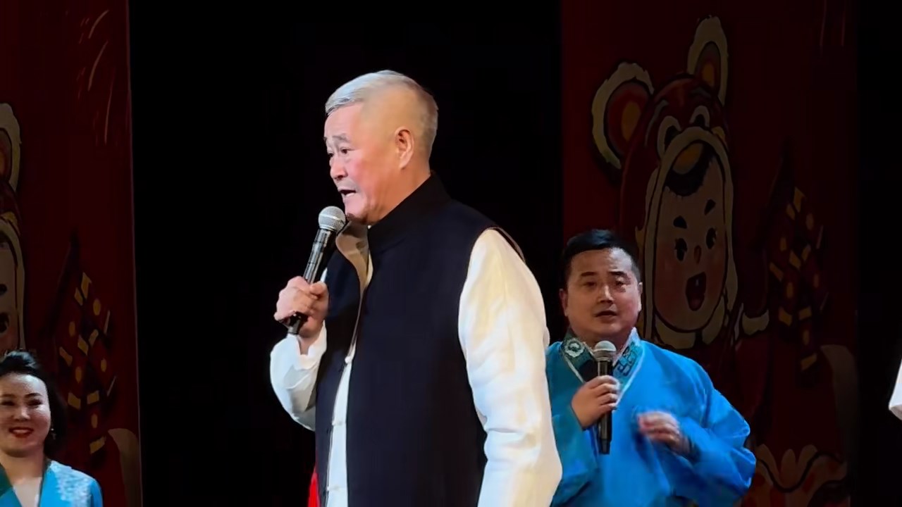 赵本山美国巡演票价上千元，心疼观众吐槽价太高，多演40分钟回馈