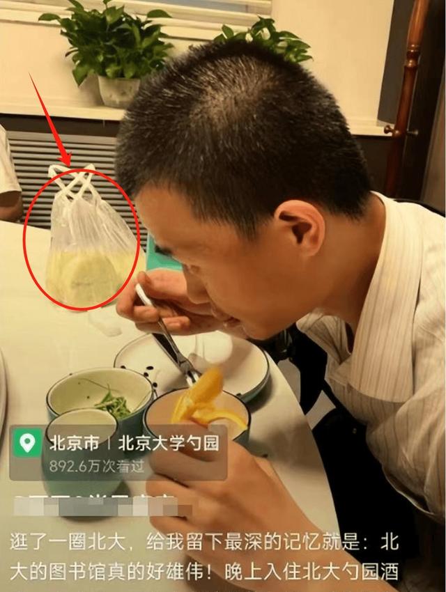 韦东奕近况曝光：跟随表姐出游聚餐，馒头也“升级”成大肉包了！