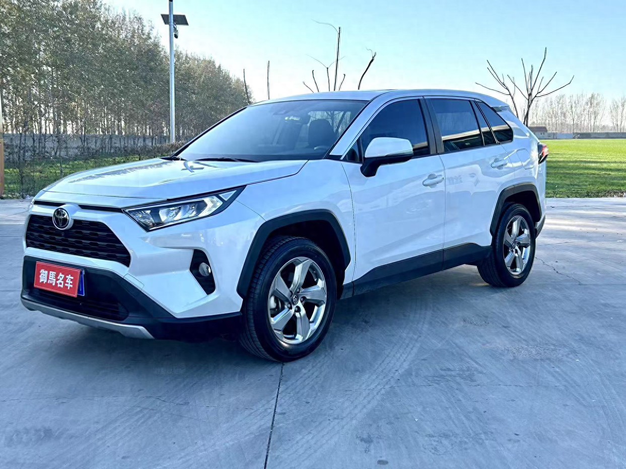 一手丰田RAV4荣放，城市SUV也能兼顾诗和远方