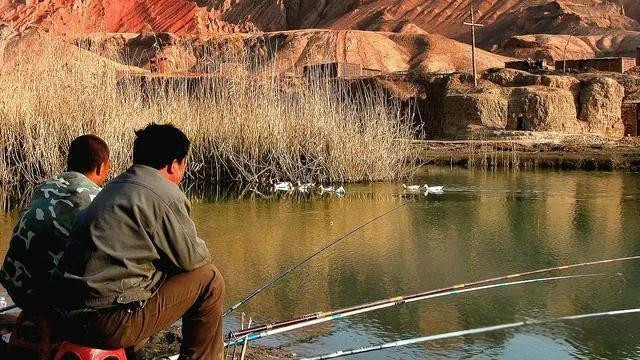 野钓用一根杆还是多根杆钓？按我说的，你的渔获将会翻倍！