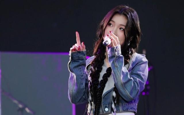 事实证明,应验了李健4年前预言的单依纯,已经走上了另一条大道