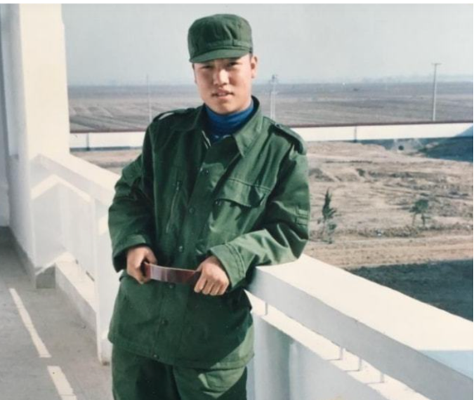 辞去体制内转行演员，“手撕张颂文让倪妮倒贴”，44岁贾冰太敢了