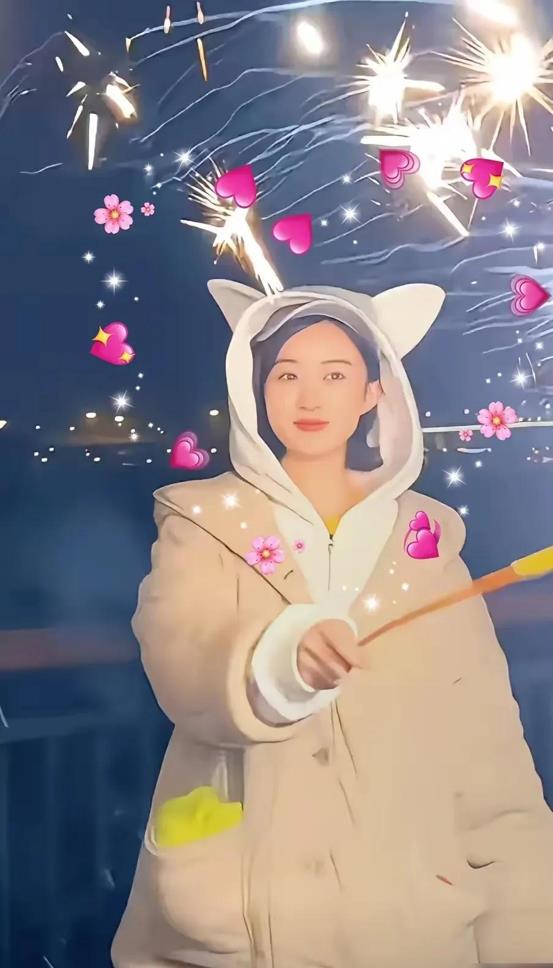 圆满了!爱了这么多年,终于有名分了,无名指上戴戒指,胜似官宣