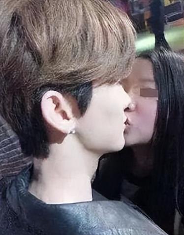 明星蜡像被玩坏:鹿晗嘴被亲掉皮,孙俪被占便宜,杨幂认不出来