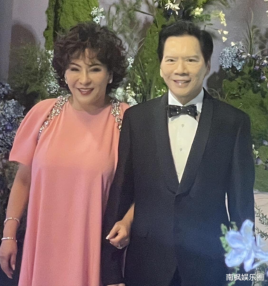 萧敬腾婚礼：贾静雯露肩，小S露腿，都败给了“全裹”出镜的舒淇