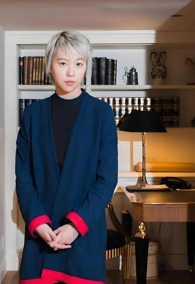 窦靖童:我的天后妈妈钱多到用不完,但穷苦潦倒的爸爸是我的心病