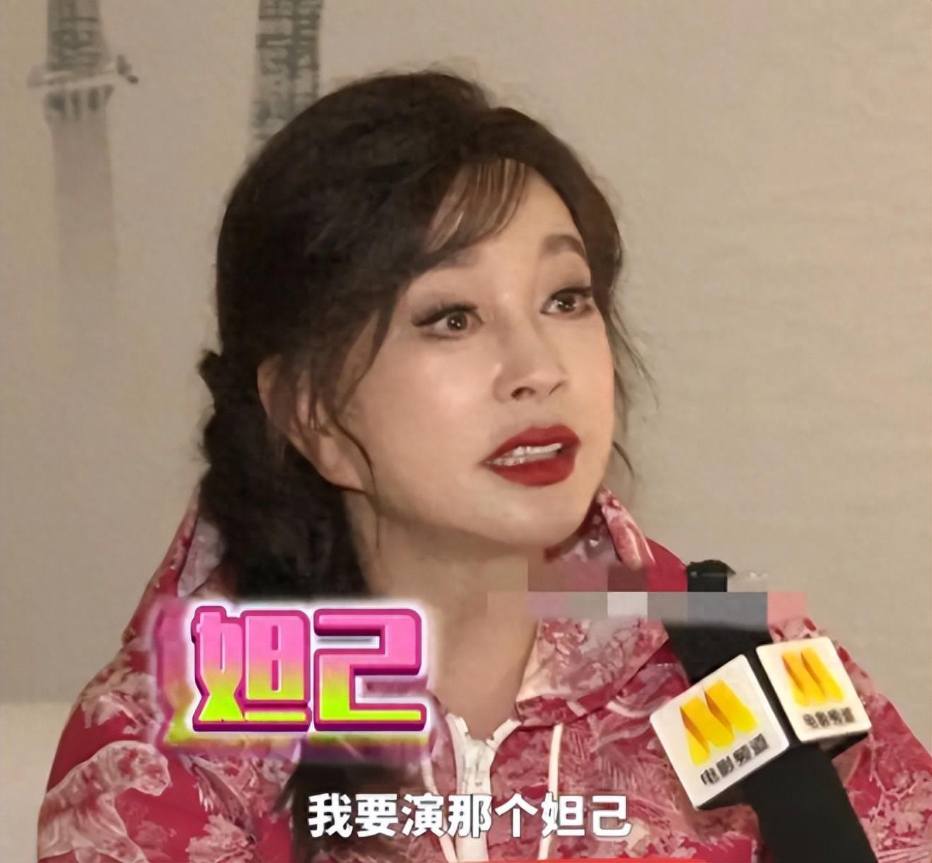 当71岁刘晓庆和74岁王馥荔同框,科技脸对比下,才知自然老去多美