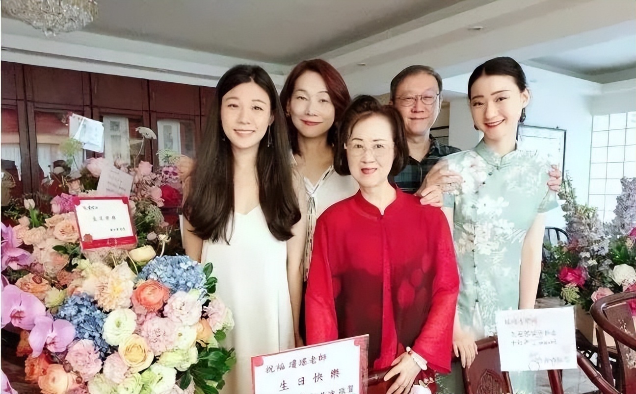 琼瑶自杀原因分析，是不堪病魔困扰，还是思念亡夫导致？