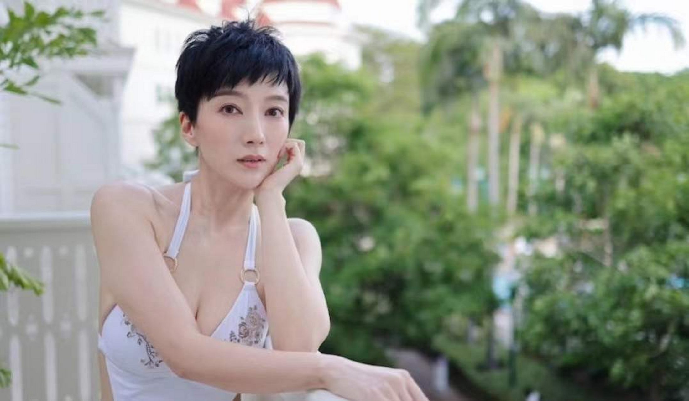 TVB女星嫁内地导演,皮肤白皙身材傲人,与男友交往半年就结婚