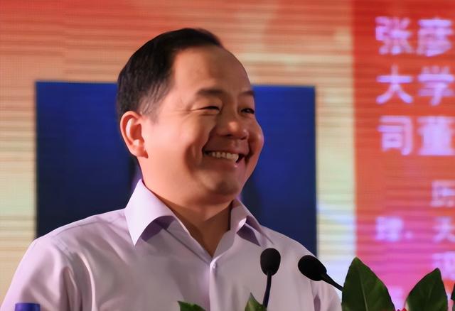 一笼包子120元,一碟花生米58元,狗不理包子现成了人不理