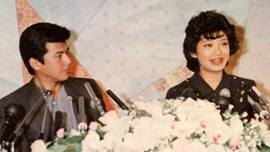 65岁山口百惠发福了，72岁三浦友和帅气依旧，两个人恩爱43年